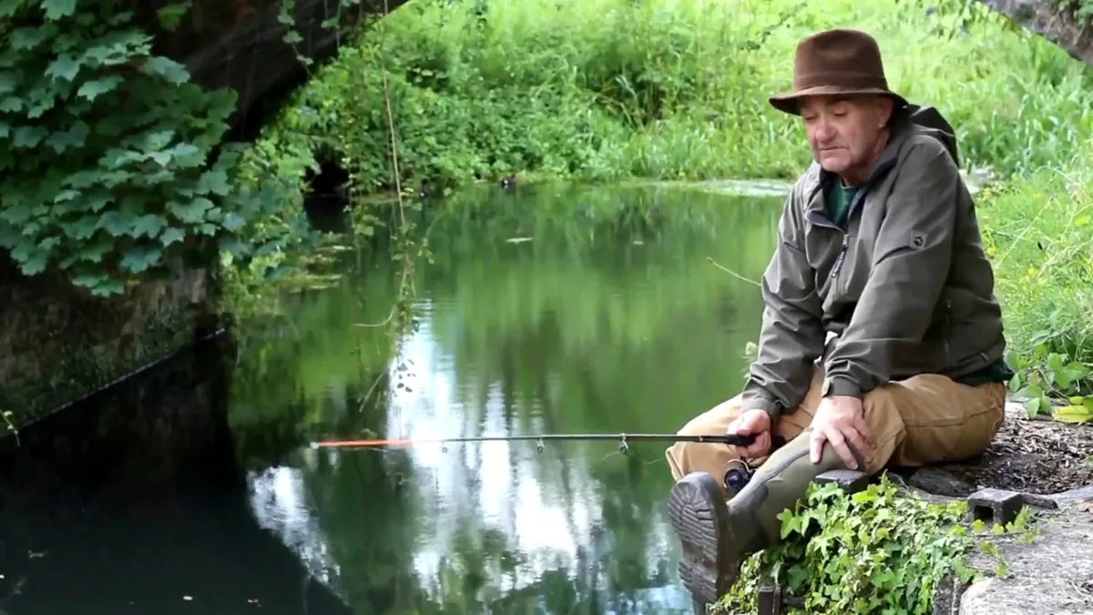 A frame from Canal